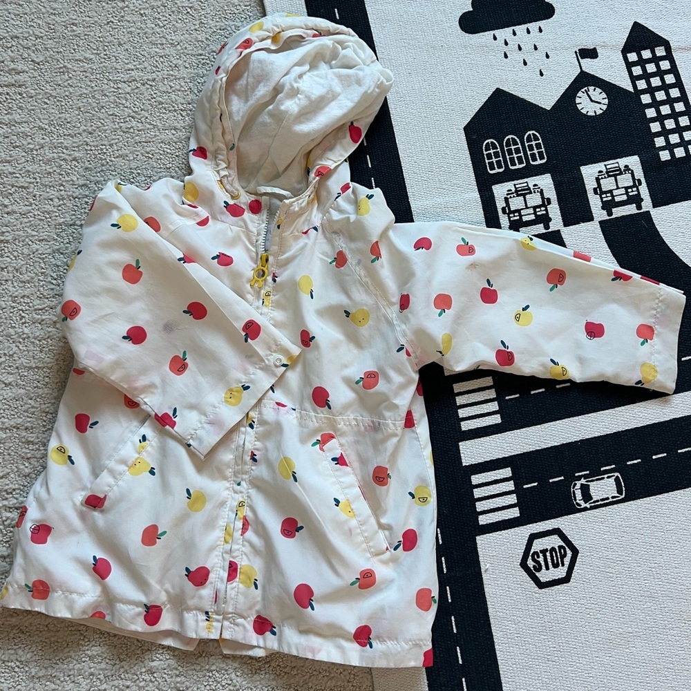 【SOLD】ZARA Kids Apple Print Raincoat - Size 3-4Y (104 cm)